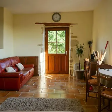 Reposant Au Milieu De La Campagne