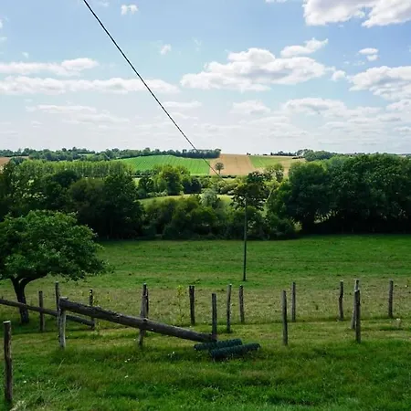 Reposant Au Milieu De La Campagne *